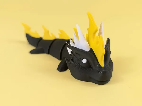Miniaturowy smok-brelok z PLA — detal wydrukowany 3D