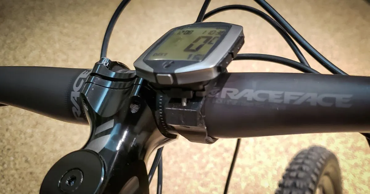 Uchwyt rowerowy wydrukowany z PETG — mocowanie zaprojektowane pod konkretne urządzenie