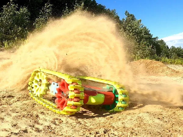 Model gąsienicowego pojazdu RC wydrukowany 3D z PLA — kolorowy, funkcjonalny