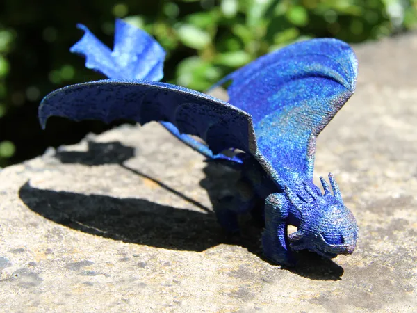 Kolorowa figurka smoka inspirowana bajką — wydruk 3D dla dziecka