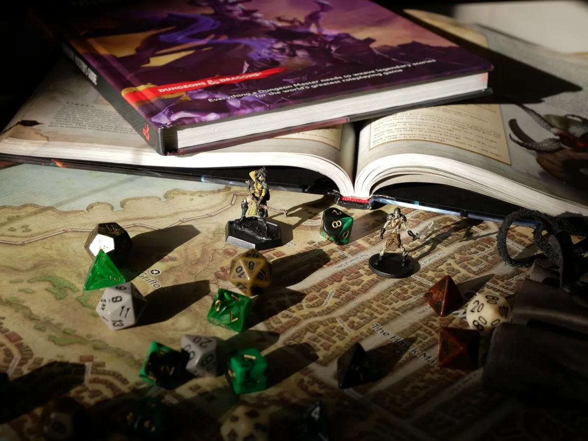 Miniaturowe figurki RPG na mapie z kośćmi do gry — prezent dla gracza, wydruk 3D w skali miniatury
